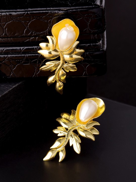 Gold-Toned Leaf Shaped Studs
