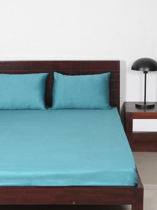 Turquoise Blue Solid Flat 200 TC Cotton 1 Queen Bedsheet with 2 Pillow Covers