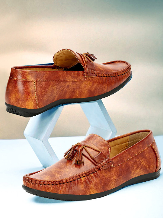 Buxton Men Textured Tassel Loafers