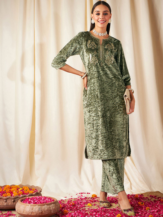 Shae by SASSAFRAS Floral Embroidered Sequinned Grandeur & Majestic Artwork Velvet Kurta