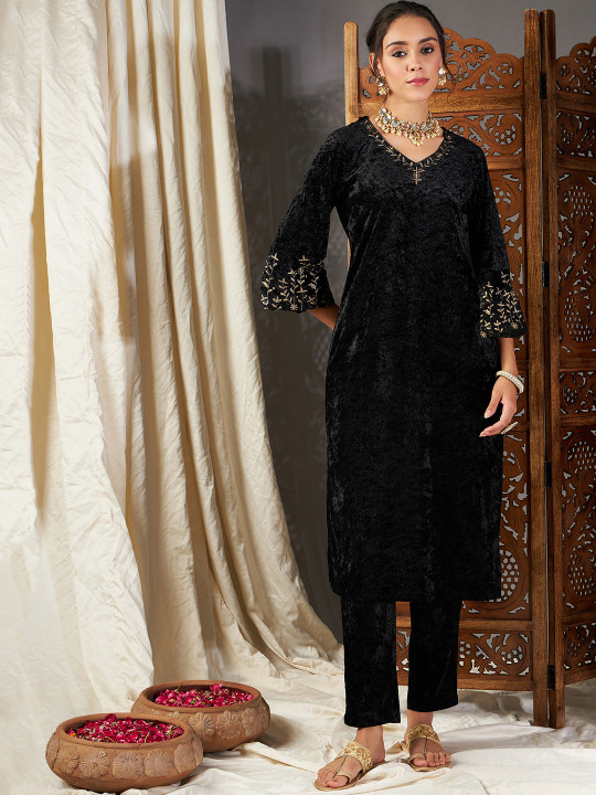 Shae by SASSAFRAS Ethnic Motifs Embroidered Grandeur & Majestic Artwork Velvet Kurta