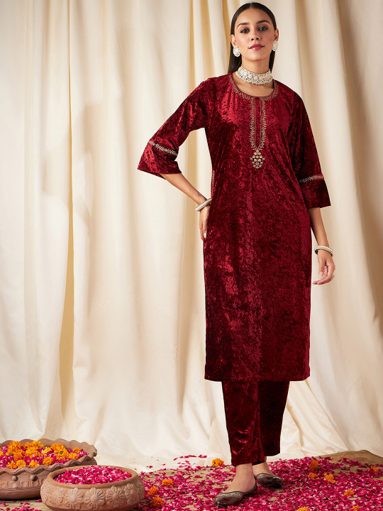 Shae by SASSAFRAS Ethnic Motifs Embroidered Thread Work Velvet Kurta
