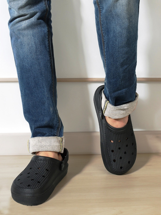 Carlton London Men Textured Waterproof Lining Clogs