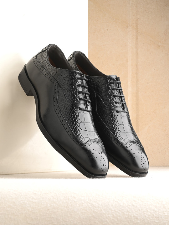 San Frissco Men Textured Leather Formal Oxfords