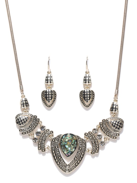 Green & Antique Gold-Toned Stone-Studded Jewellery Set