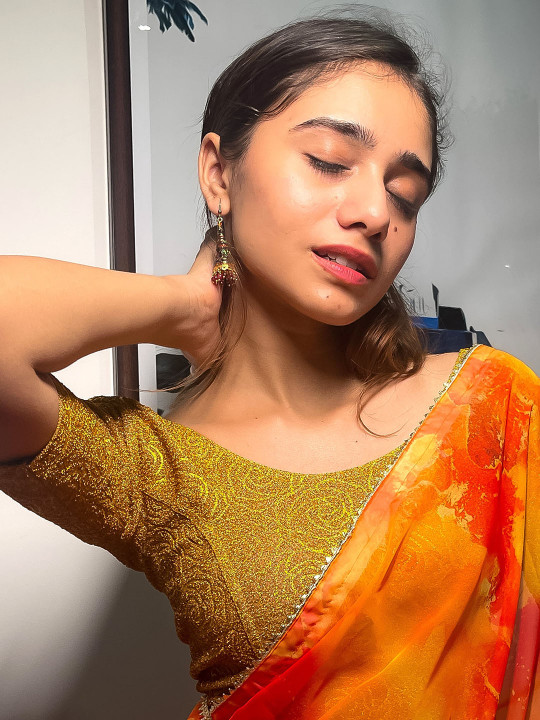 Bindigasm's Advi Metallic Zari Rose Embossed Woven-Design Stretchable Saree Blouse