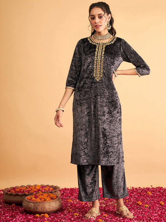 Shae by SASSAFRAS Embroidered Yoke Design Round Neck Velvet Kurta