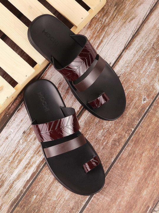 Mochi Men Textured Leather Comfort Sandals
