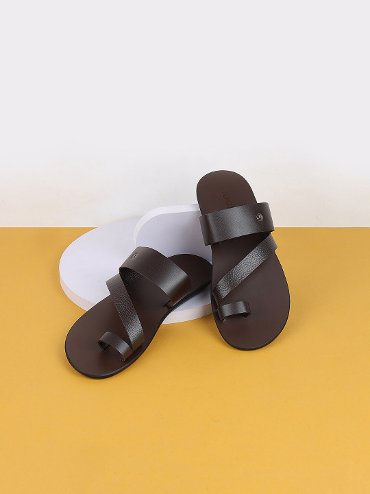 Mochi Men Textured Leather One Toe Comfort Sandals