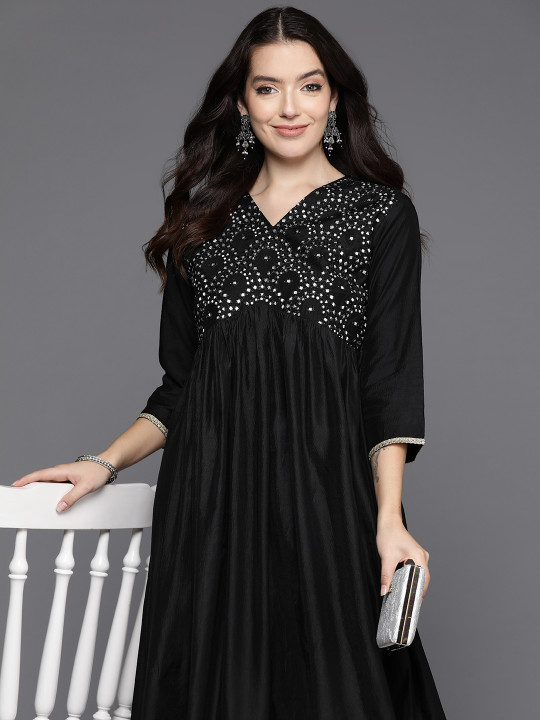 Indo Era Geometric Embroidered Zari Liva Kurta