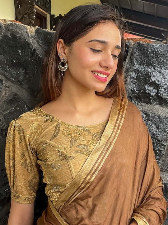 Bindigasm's Advi Woven Design Puff Sleeves Stretchable Jacquard Saree Blouse