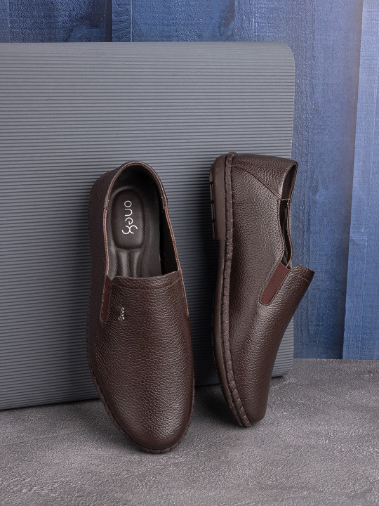 One8 Men Textured Round Toe Leather Formal Loafers