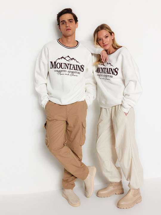 Trendyol Unisex Typography Printed Round Neck Pullover Sweatshirt