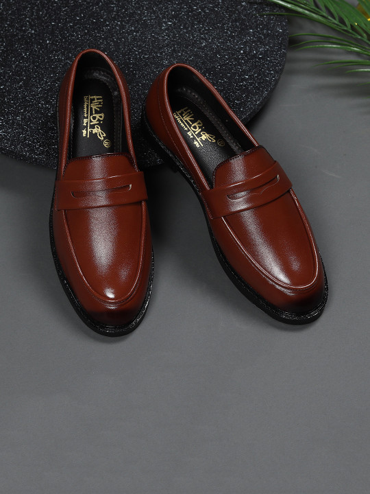 HikBi Men Textured Leather Lightweight Penny Loafers