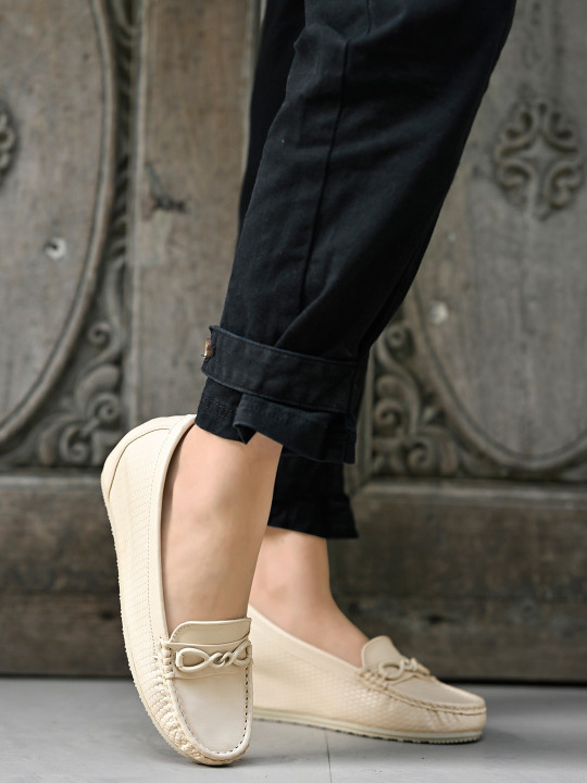 DressBerry x Shoetopia Women Textured Embellished Detail Horsebit Loafers