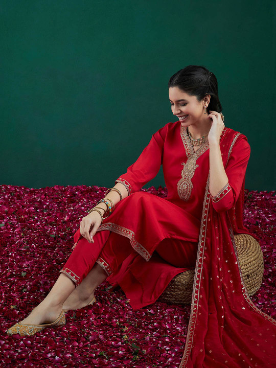 Indo Era Floral Embroidered Regular Kurta With Trousers & Dupatta