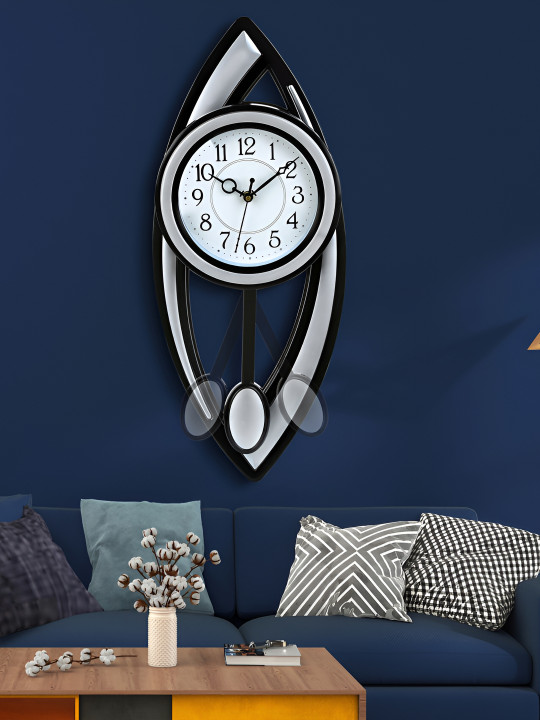 Attractionz Silver-Toned & White Textured Round Shaped Contemporary Wall Clock