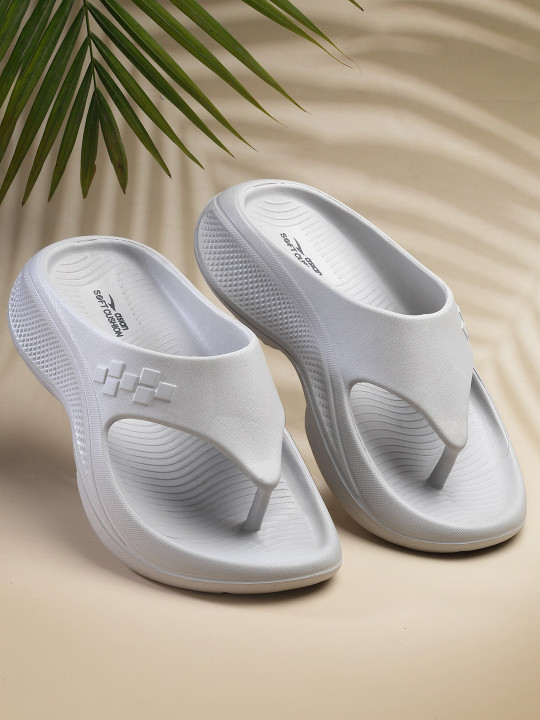 ASIAN Men Textured Clogs