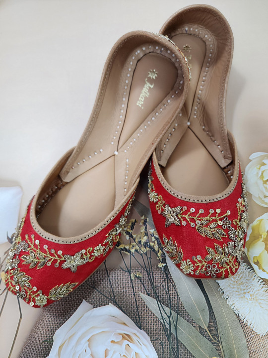 Fulkari Embellished Round Toe Leather Mojaris
