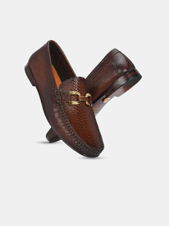 Lafattio Men Textured Round Toe Leather Loafers