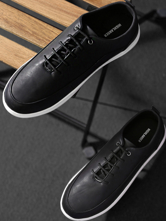 HIGHLANDER Men Black Round Toe Memory Foam Sneakers