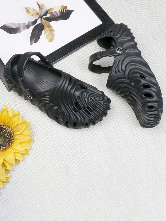 KRAASA Men Textured Clogs