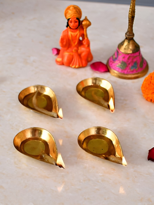 Aura Diwali Brass 4 Piece Easy to Clean Diyas