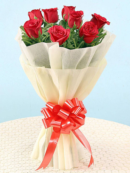 fnp Red & Green 8 Pieces Roses Fresh Flowers Bouquet