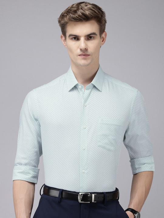 Arrow Manhattan Slim Fit Textured Cutaway Collar Pure Cotton Formal Shirt