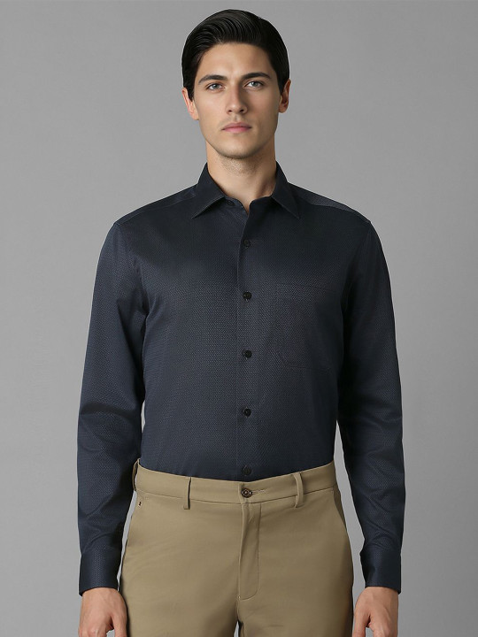 Louis Philippe Men Solid Spread Collar Pure Cotton Formal Shirt
