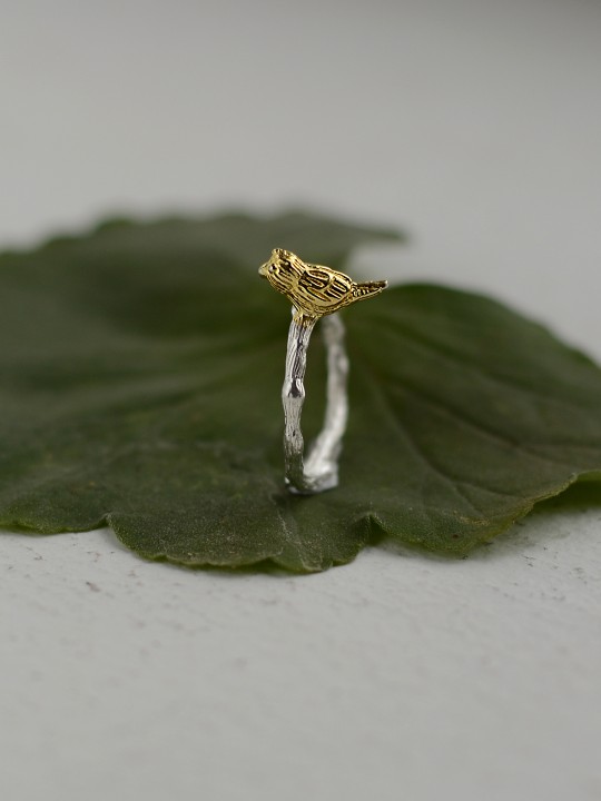 & Gold-Toned Adjustable Handcrafted Finger Ring