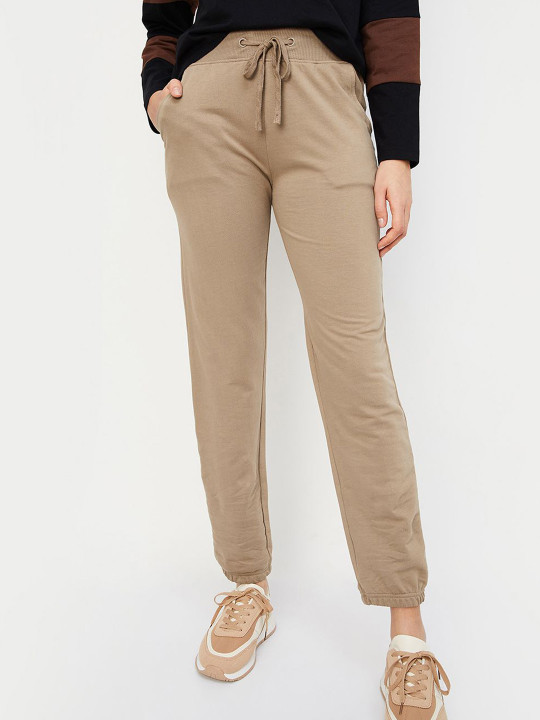 max Women Solid Sports Joggers