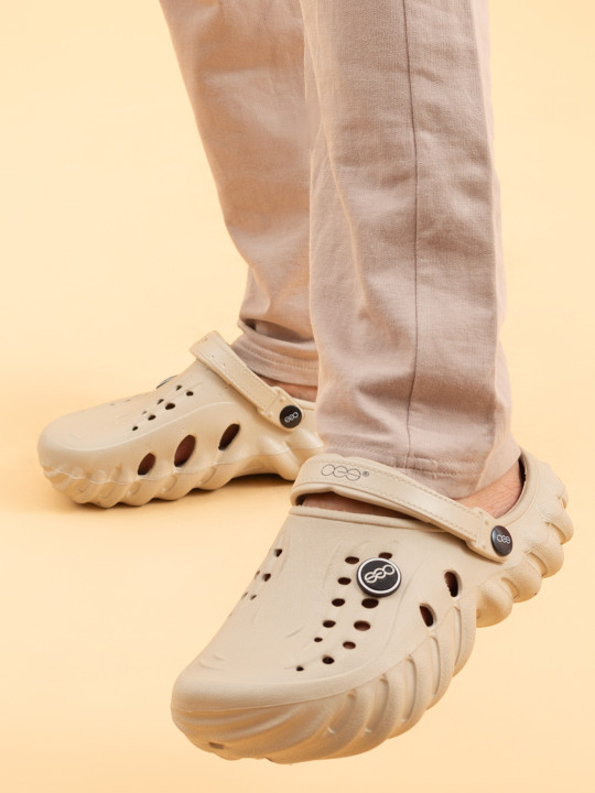 Big Fox Men Self Design Casual Clogs