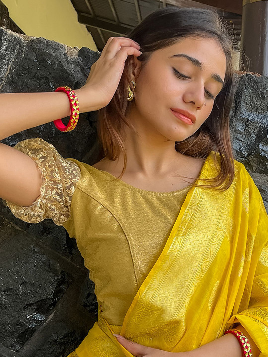 Bindigasm's Advi Floral Embroidered Stretchable Saree Blouse