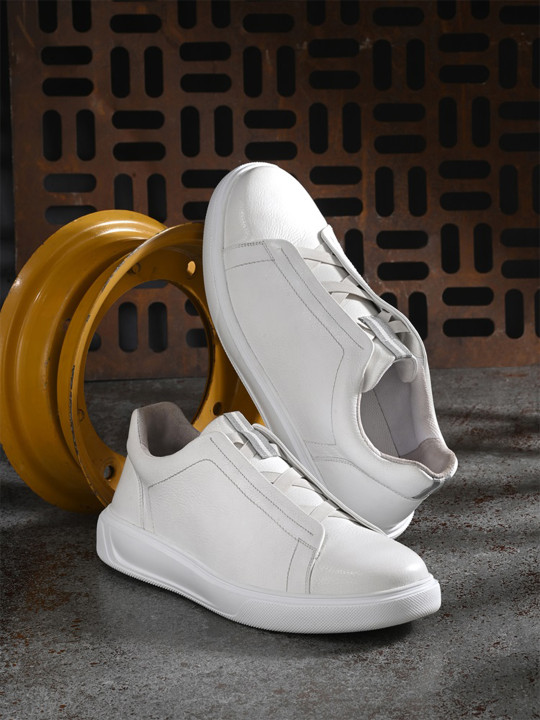 Overdrive Men Textured Leather Sneakers