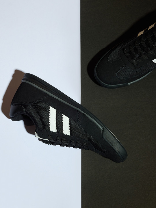 Snitch Men Black Striped Sneakers