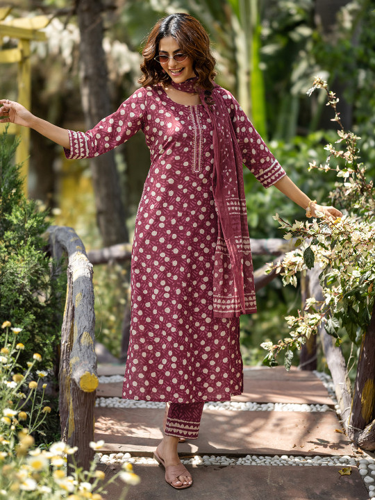Libas geometric Printed Round Neck Kurta With Trousers And Dupatta
