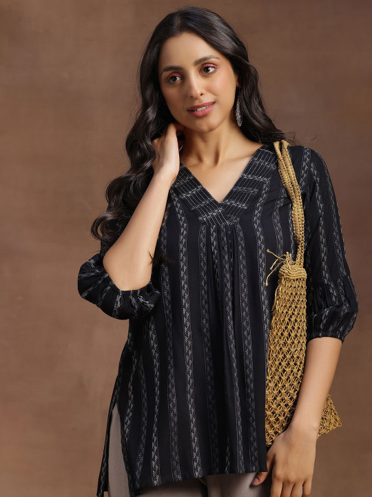 Libas Geometric Woven Design Pleated Straight Kurti With Zari Detail Neck