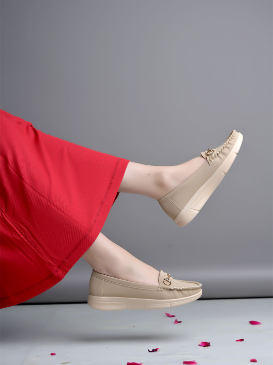 Stylestry Women Round Toe Slip-On Loafers