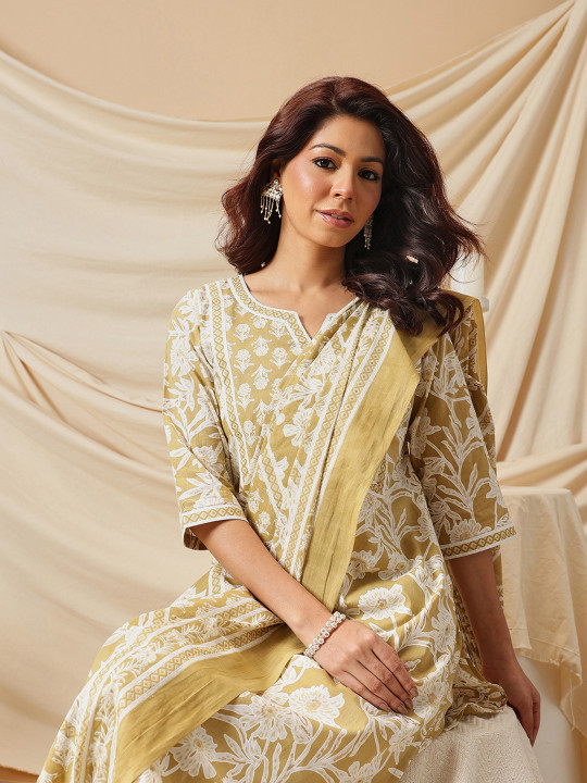 Ginni Arora Label Women Floral Printed Cotton Kurta with Trousers & Dupatta