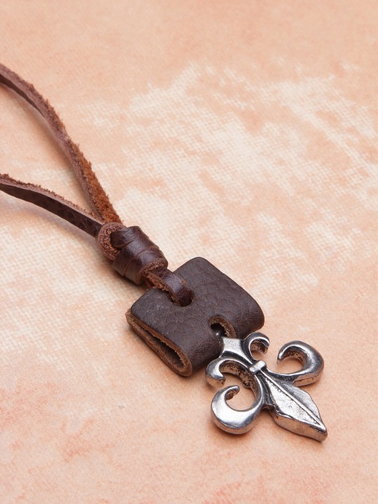 Silver-Toned Synthetic Handcrafted Necklace
