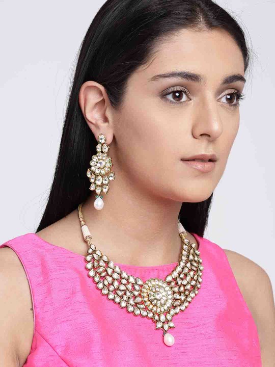 Gold-Toned Kundan-Studded Jewellery Set