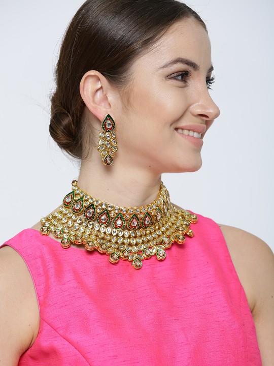 Gold-Toned & Green Kundan-Studded Choker Jewellery Set