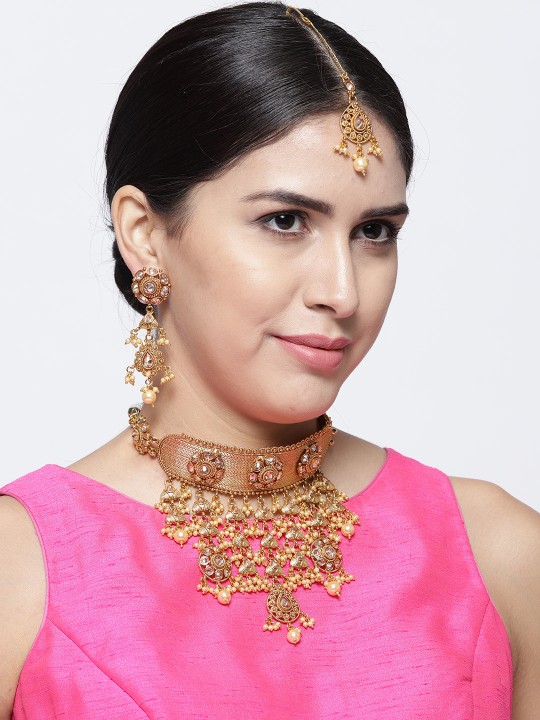 Gold-Toned & Off-White Stone-Studded Kundan Jewellery Set