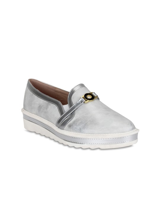 Women Silver-Toned Flatforms 3