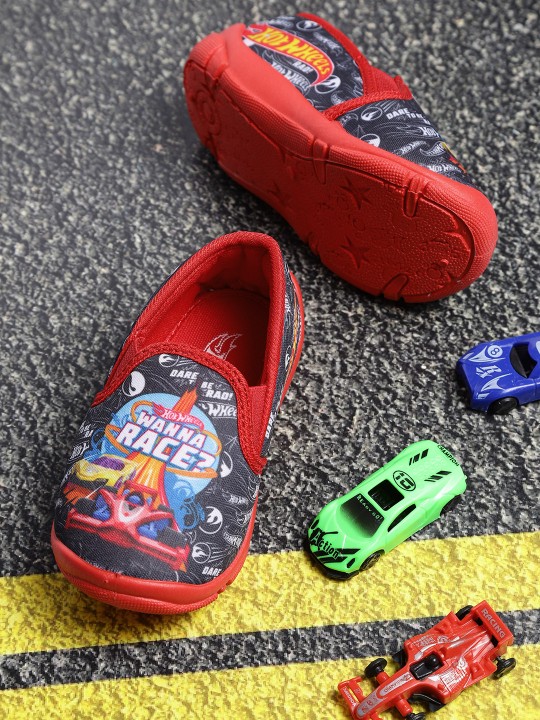 Boys Black & Red Printed Slip-On Sneakers 22