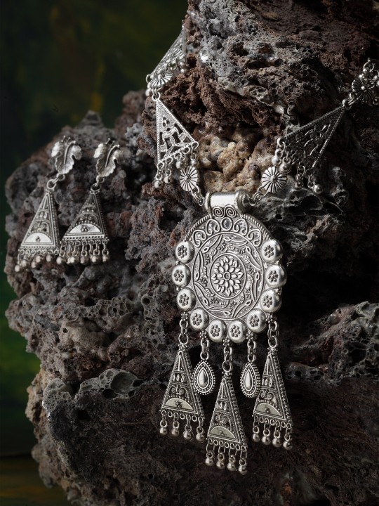 Women Silver-Toned Designer Necklace & Earring Set