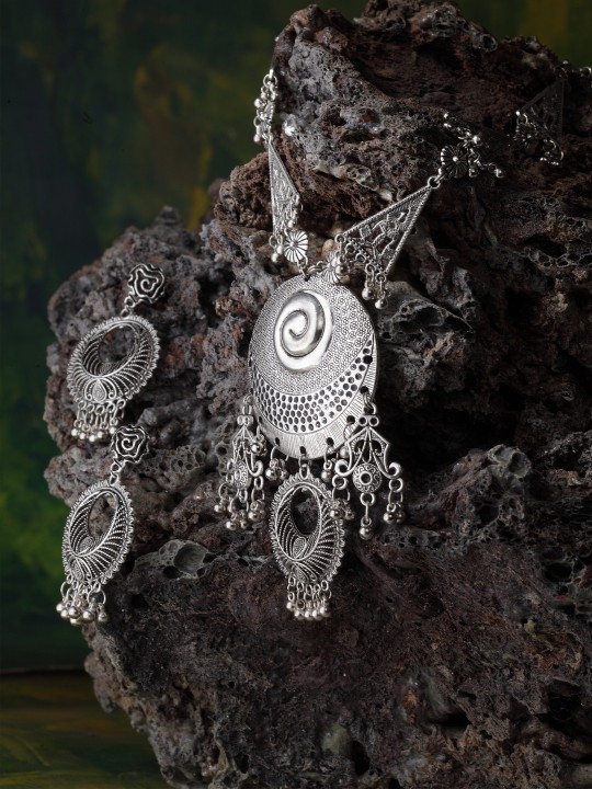 Women Silver-Toned Designer Necklace & Earring Set