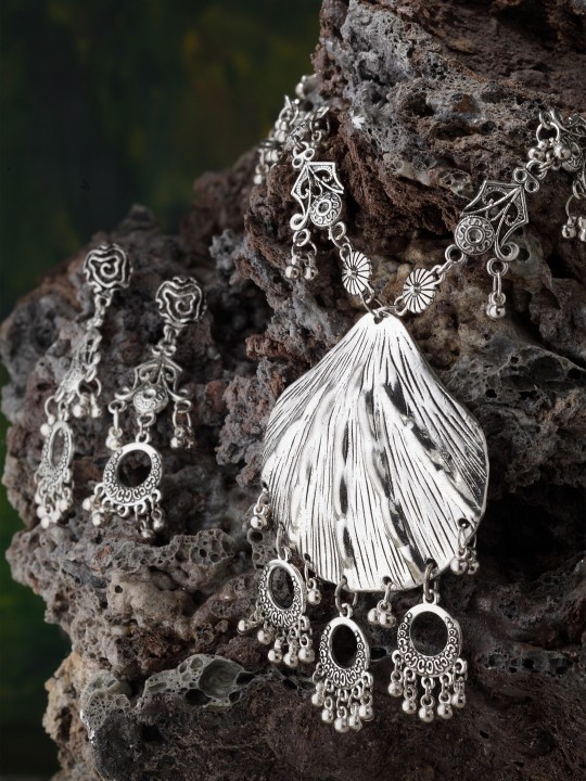 Women Silver-Toned Designer Necklace & Earring Set