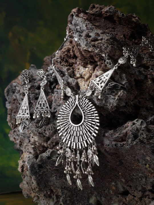 Women Silver-Toned Designer Necklace & Earring Set